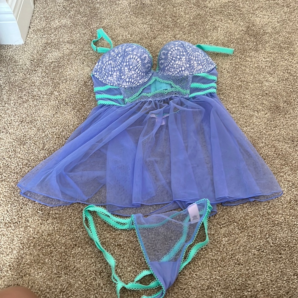 Victoria’s Secret Lingerie size 36 C top large thong